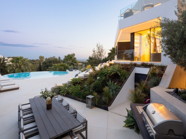 5 Bedrooms Villa in Benahavís