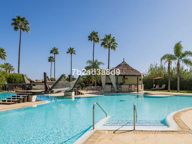 Apartamento con 3 Dormitorios  en New Golden Mile