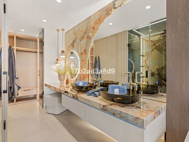 Apartamento con 3 Dormitorios  en New Golden Mile