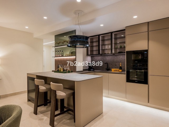 Apartamento con 3 Dormitorios  en New Golden Mile