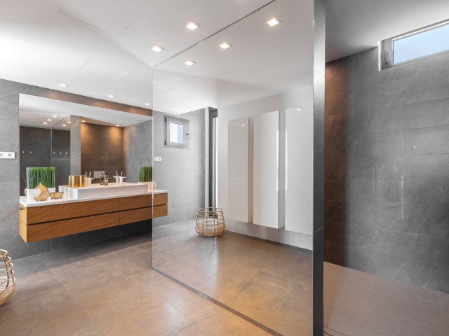 6 Makuuhuoneen Huvila Costabella