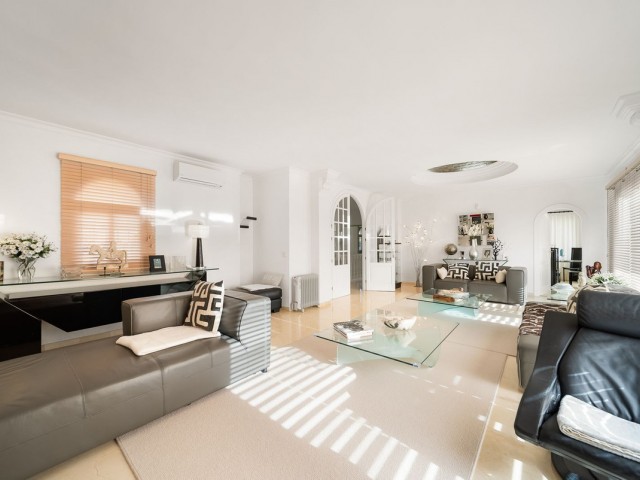 Villa avec 4 Chambres  à El Chaparral