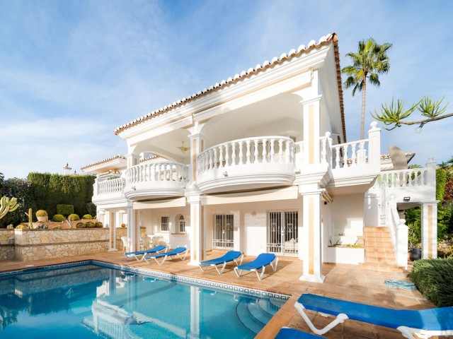 Villa avec 4 Chambres  à El Chaparral