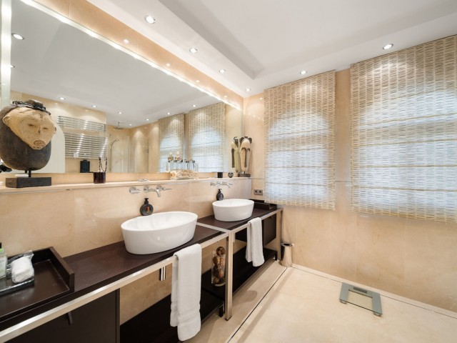 Villa avec 4 Chambres  à El Chaparral