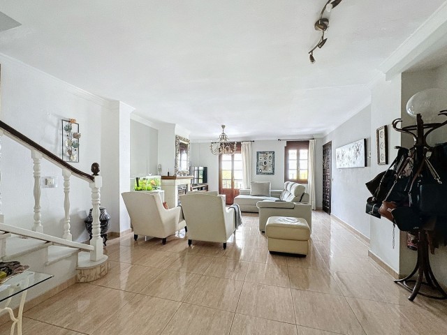 Villa avec 5 Chambres  à Estepona