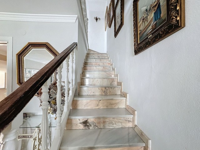 Villa avec 5 Chambres  à Estepona