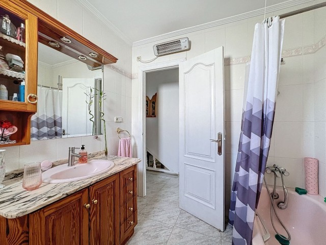 Villa avec 5 Chambres  à Estepona