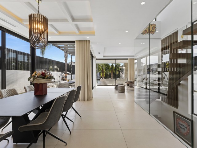 Villa avec 6 Chambres  à San Pedro de Alcántara