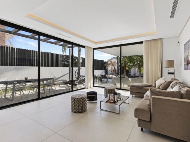 Villa avec 6 Chambres  à San Pedro de Alcántara