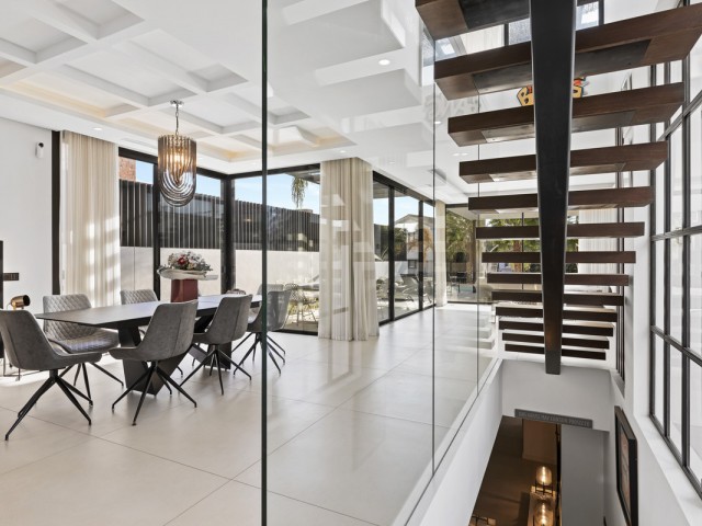 Villa avec 6 Chambres  à San Pedro de Alcántara