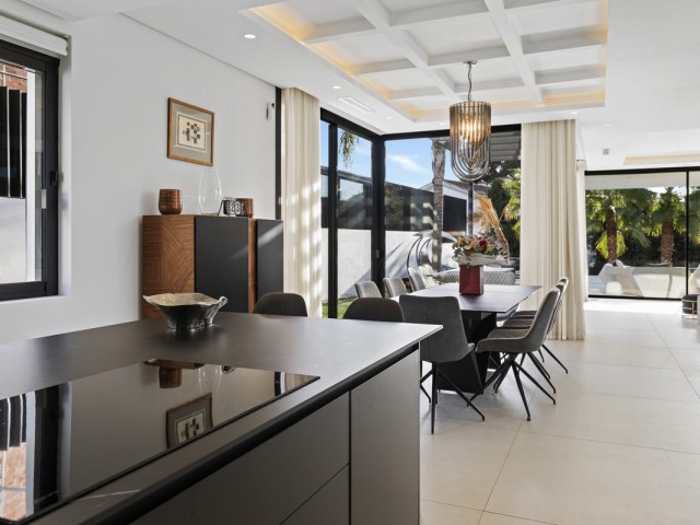 Villa avec 6 Chambres  à San Pedro de Alcántara