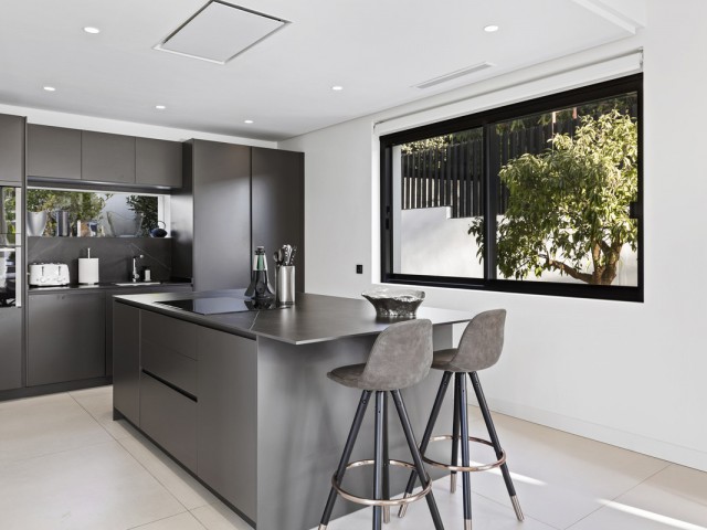 Villa avec 6 Chambres  à San Pedro de Alcántara