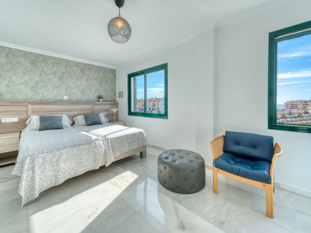 Penthouse avec 4 Chambres  à Torrequebrada