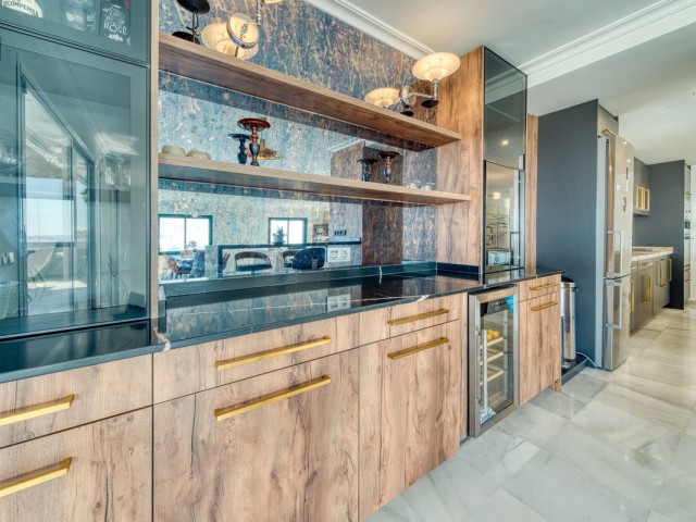 Penthouse avec 4 Chambres  à Torrequebrada