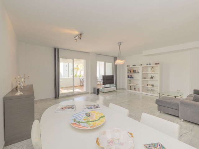 3 Slaapkamer Rijtjeshuis in Bahía de Marbella