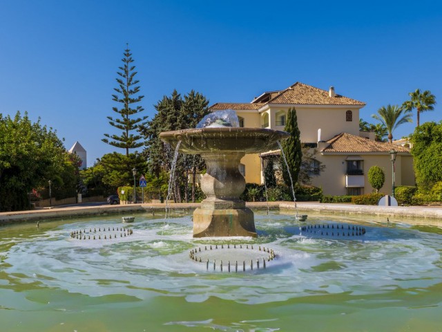 3 Slaapkamer Rijtjeshuis in Bahía de Marbella