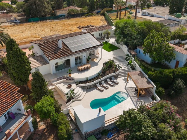 4 Bedrooms Villa in Guadalmina Alta