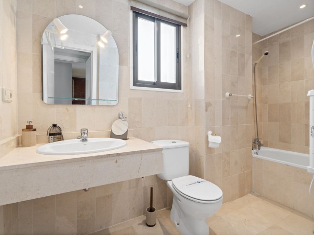 Apartamento con 2 Dormitorios  en Estepona