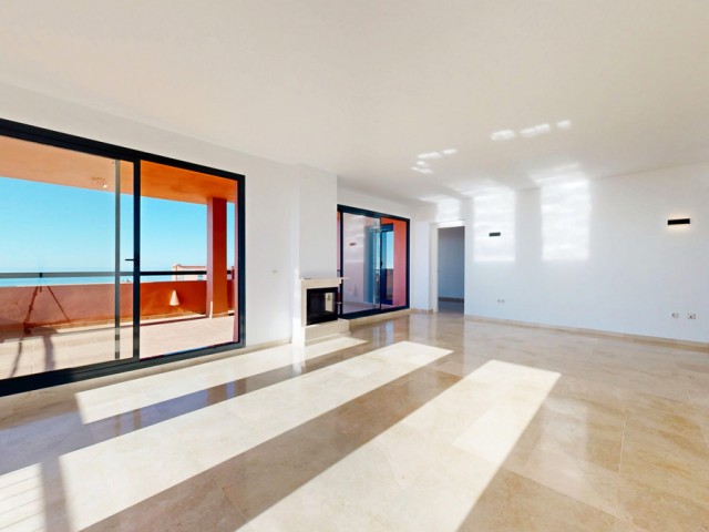 2 Bedrooms Apartment in Calahonda