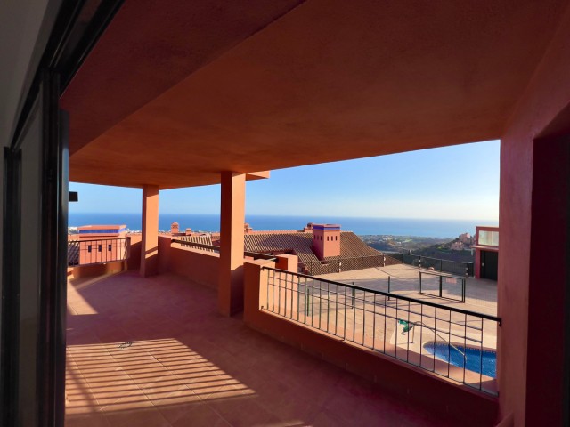 2 Bedrooms Apartment in Calahonda