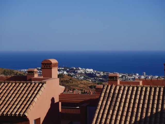2 Bedrooms Apartment in Calahonda