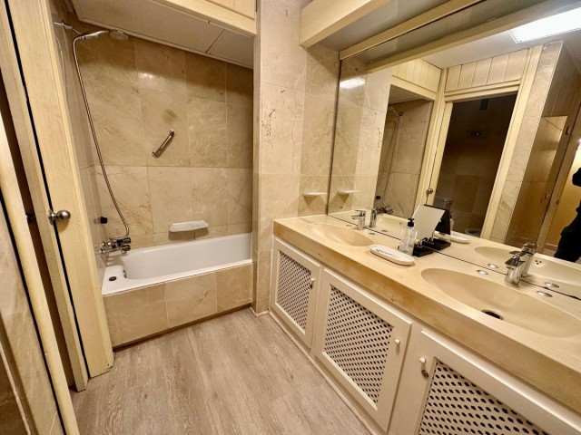 4 Bedrooms Apartment in Puerto Banús