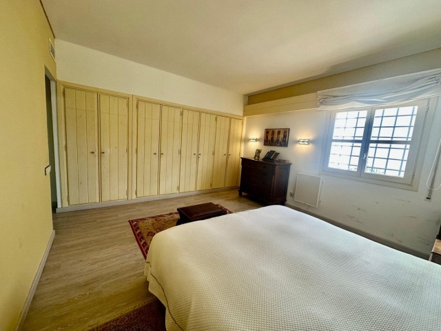 4 Bedrooms Apartment in Puerto Banús