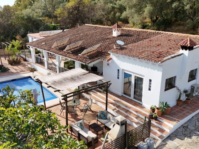 3 Bedrooms Villa in Estepona