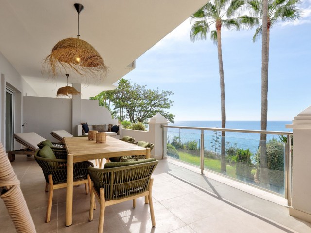 Apartamento con 3 Dormitorios  en Estepona