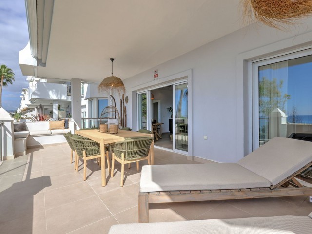 Apartamento con 3 Dormitorios  en Estepona