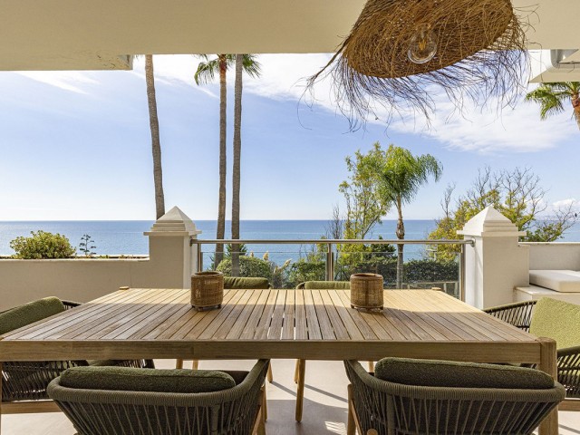 Apartamento con 3 Dormitorios  en Estepona