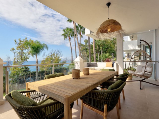 Apartamento con 3 Dormitorios  en Estepona