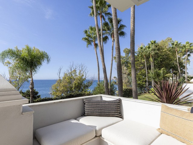 Apartamento con 3 Dormitorios  en Estepona