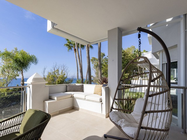 Apartamento con 3 Dormitorios  en Estepona