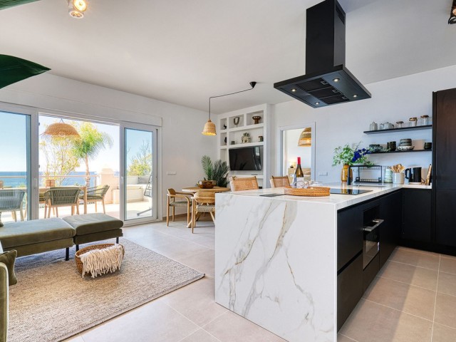 Apartamento con 3 Dormitorios  en Estepona