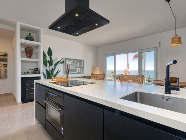 Apartamento con 3 Dormitorios  en Estepona