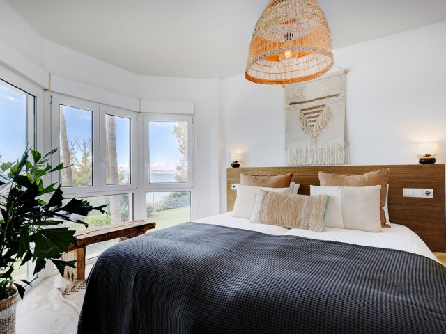 Apartamento con 3 Dormitorios  en Estepona