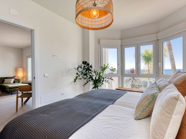 Apartamento con 3 Dormitorios  en Estepona