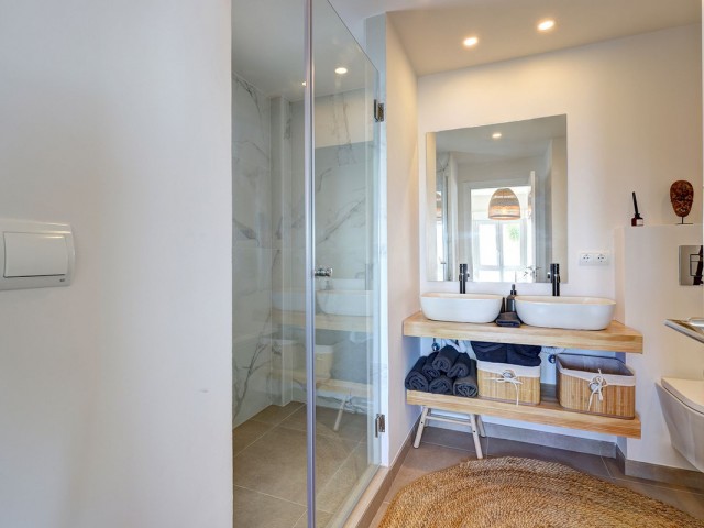 Apartamento con 3 Dormitorios  en Estepona