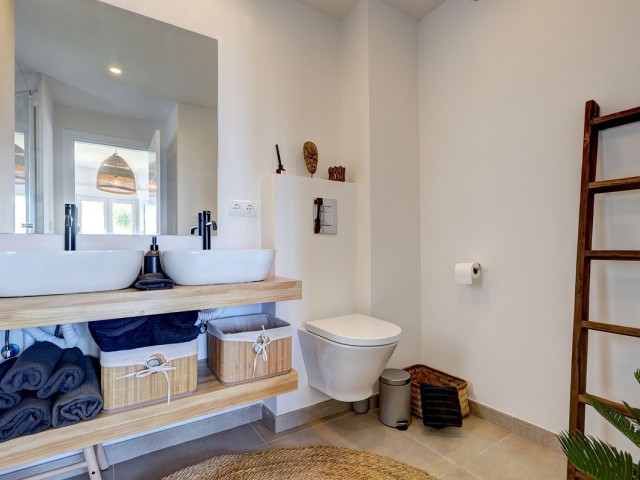 Apartamento con 3 Dormitorios  en Estepona