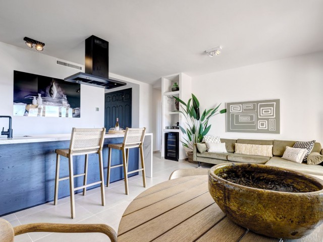 Apartamento con 3 Dormitorios  en Estepona