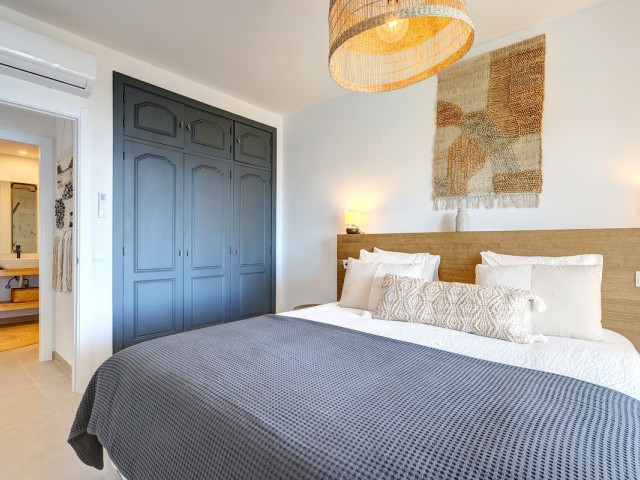 Apartamento con 3 Dormitorios  en Estepona