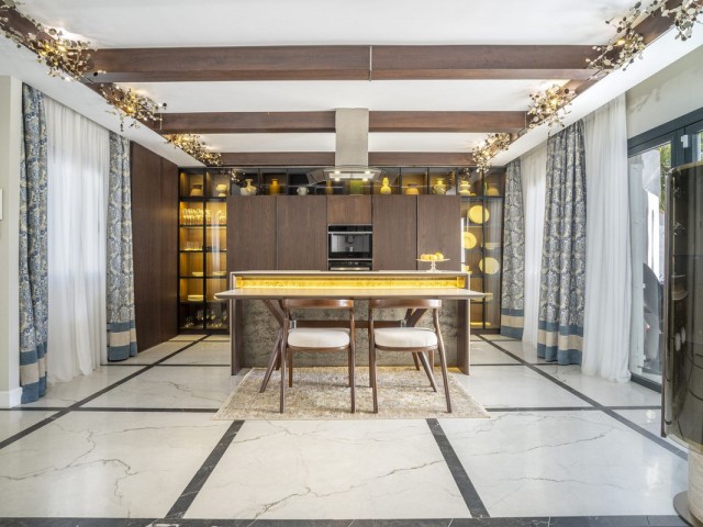 3 Bedrooms Apartment in Nueva Andalucía