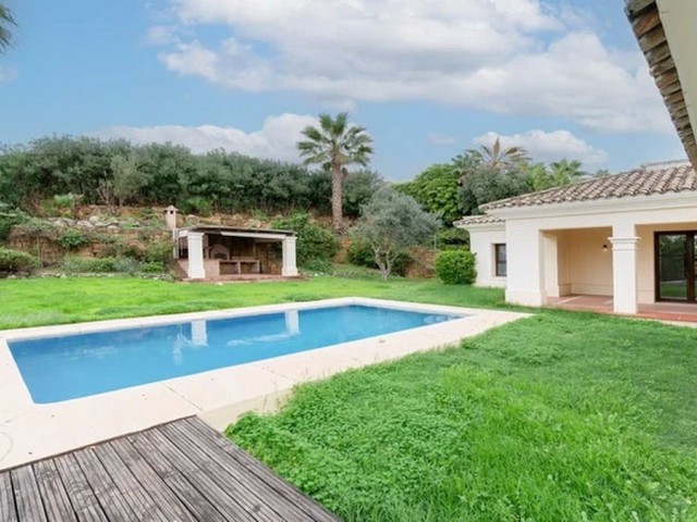 5 Bedrooms Villa in Nueva Andalucía