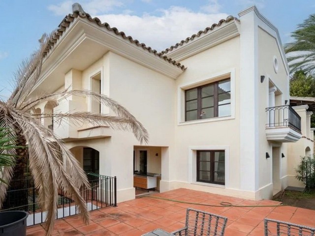5 Bedrooms Villa in Nueva Andalucía