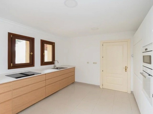 5 Bedrooms Villa in Nueva Andalucía