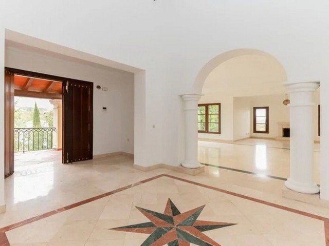 5 Bedrooms Villa in Nueva Andalucía