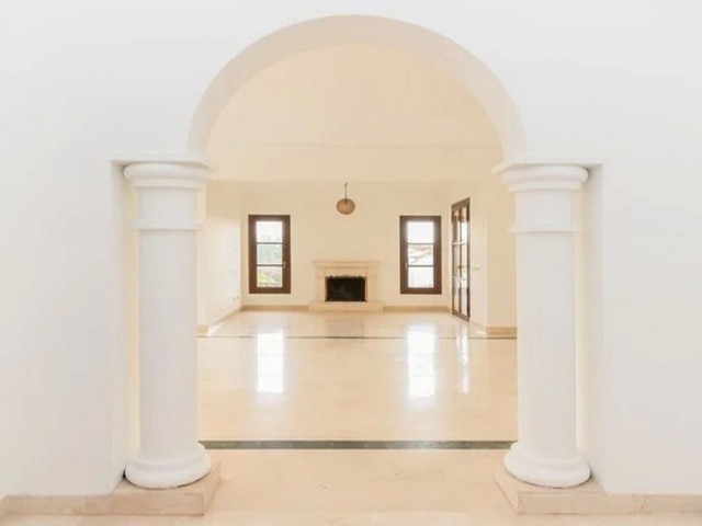 5 Bedrooms Villa in Nueva Andalucía