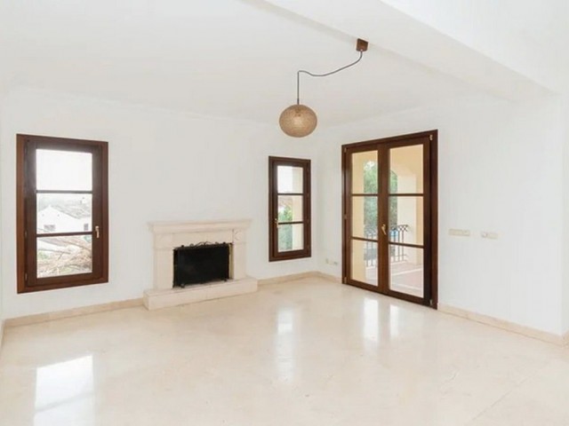 5 Bedrooms Villa in Nueva Andalucía