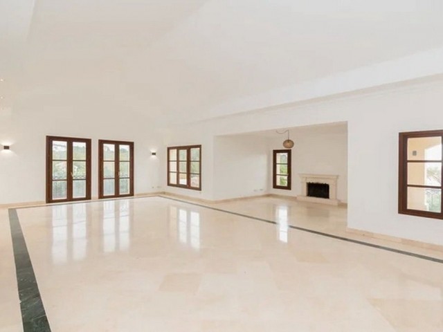 5 Bedrooms Villa in Nueva Andalucía